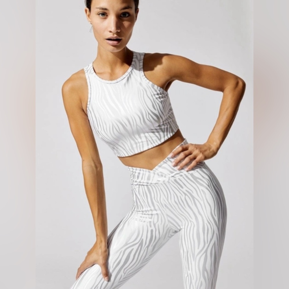 YEARS OF OURS Tiger Foil SET - Veronica Legging & Claudia Bra White Silver